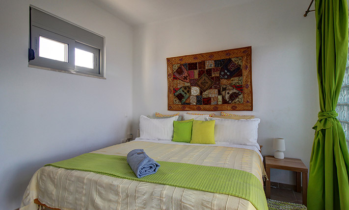 ECO-FRIENDLY VILLA AT THE EDGE OF APOKORONAS