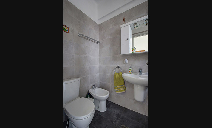 ECO-FRIENDLY VILLA AT THE EDGE OF APOKORONAS