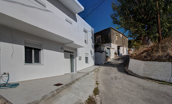 2 JUST-RENOVATED INDEPENDENT APARTMENTS