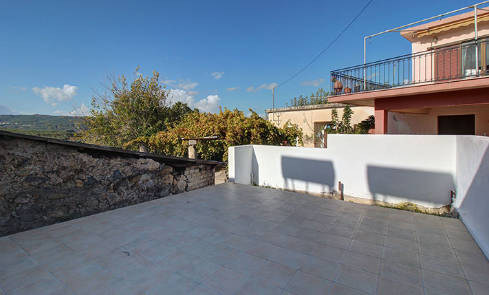 ΔΥΟ ΜΟΛΙΣ ΑΝΑΚΑΙΝΙΣΜΕΝΑ ΑΥΤΟΝΟΜΑ ΔΙΑΜΕΡΙΣΜΑΤΑ