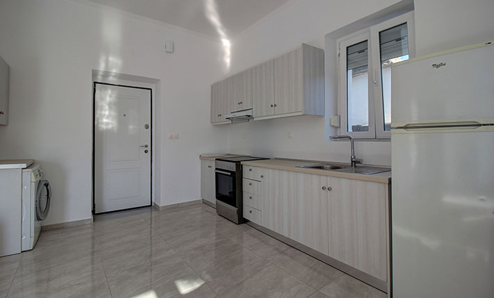 2 JUST-RENOVATED INDEPENDENT APARTMENTS