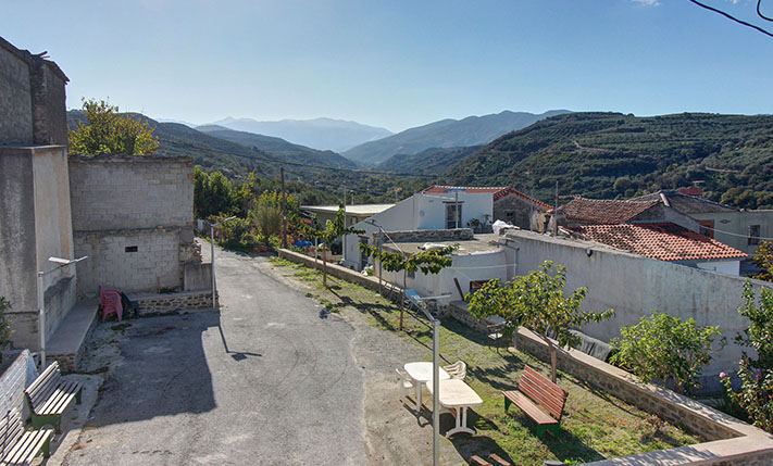 2 JUST-RENOVATED INDEPENDENT APARTMENTS