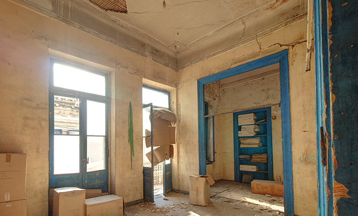 LISTED GEM ON A HIGH-COMMERCIAL-TRAFFIC STREET