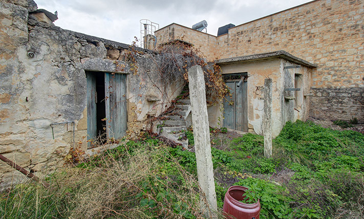 POTENTIAL WITH PLENTY OF EXTRA BUILDABLE SPACE