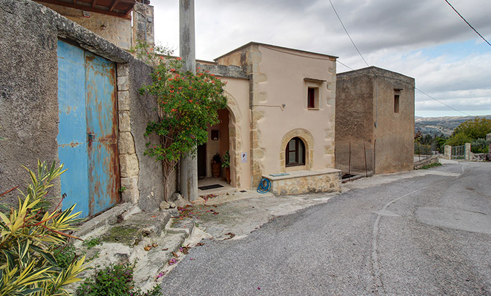 POTENTIAL WITH PLENTY OF EXTRA BUILDABLE SPACE