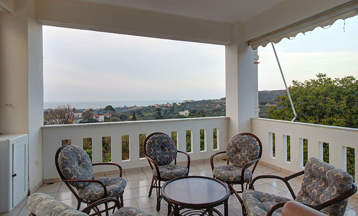 PENTHOUSE WITH SEA VIEWS ON A 2-FAMILY BUILDING