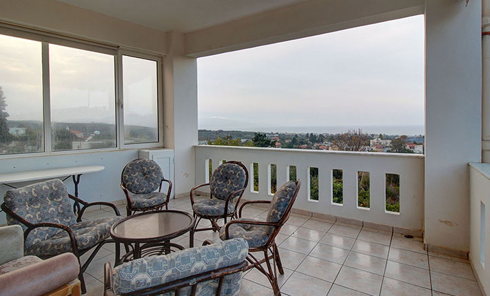 PENTHOUSE WITH SEA VIEWS ON A 2-FAMILY BUILDING