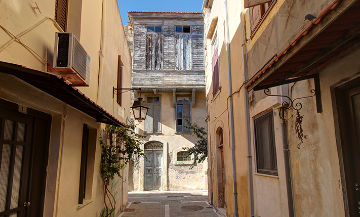 COMPLEX OF 3 HOUSES IN THE HEART OF RETHIMNON