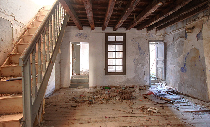 COMPLEX OF 3 HOUSES IN THE HEART OF RETHIMNON