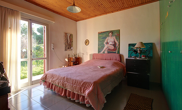 SPACIOUS RESIDENCE IN THE CITY OUTSKIRTS