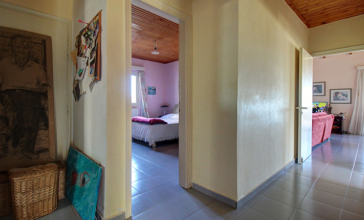 SPACIOUS RESIDENCE IN THE CITY OUTSKIRTS