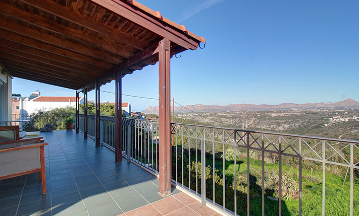 SPACIOUS RESIDENCE IN THE CITY OUTSKIRTS