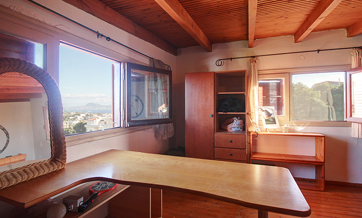 SPACIOUS RESIDENCE IN THE CITY OUTSKIRTS