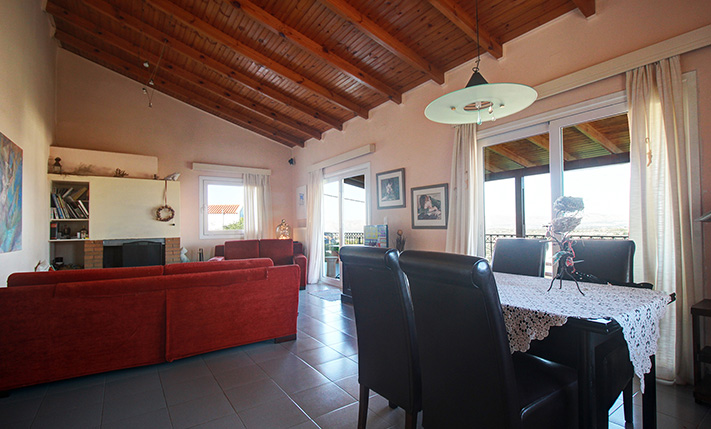 SPACIOUS RESIDENCE IN THE CITY OUTSKIRTS