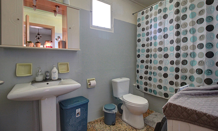 1-LEVEL ON A SPACIOUS PLOT SOUTHWEST OF CHANIA