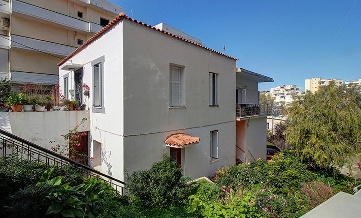 TIMELESS CHARM IN A PRIME NEIGHBORHOOD