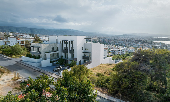 SPACIOUS MODERN AREAS OVERLOOKING THE SUNSET