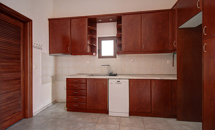 UNOBSTRUCTED SEA VIEWS & AMPLE SPACES