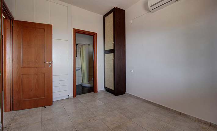 UNOBSTRUCTED SEA VIEWS & AMPLE SPACES