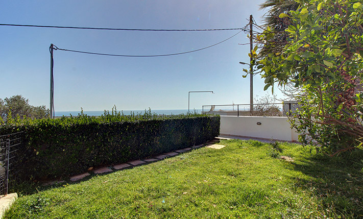 UNOBSTRUCTED SEA VIEWS & AMPLE SPACES