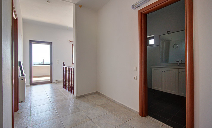 UNOBSTRUCTED SEA VIEWS & AMPLE SPACES