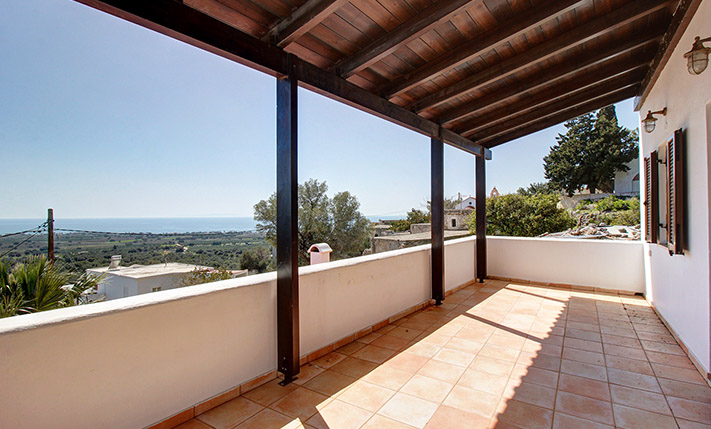 UNOBSTRUCTED SEA VIEWS & AMPLE SPACES