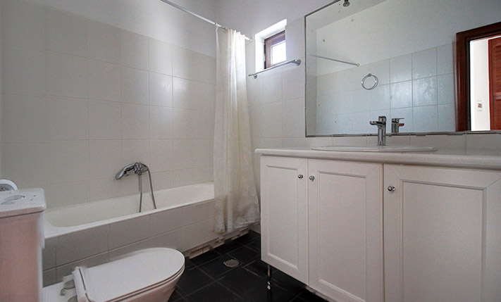 UNOBSTRUCTED SEA VIEWS & AMPLE SPACES