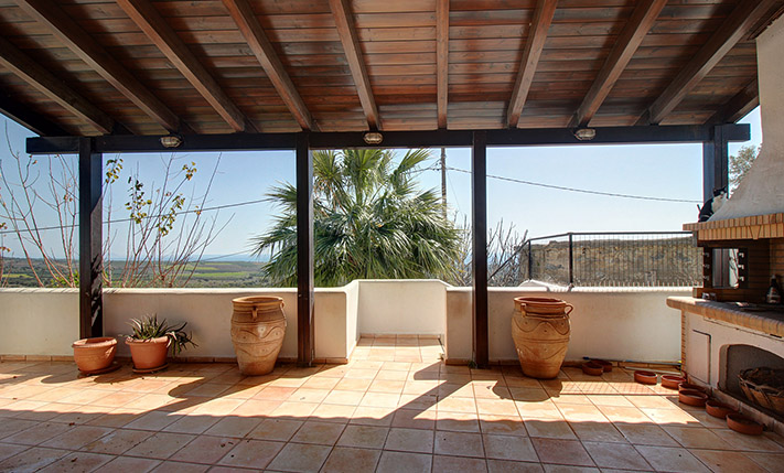 UNOBSTRUCTED SEA VIEWS & AMPLE SPACES