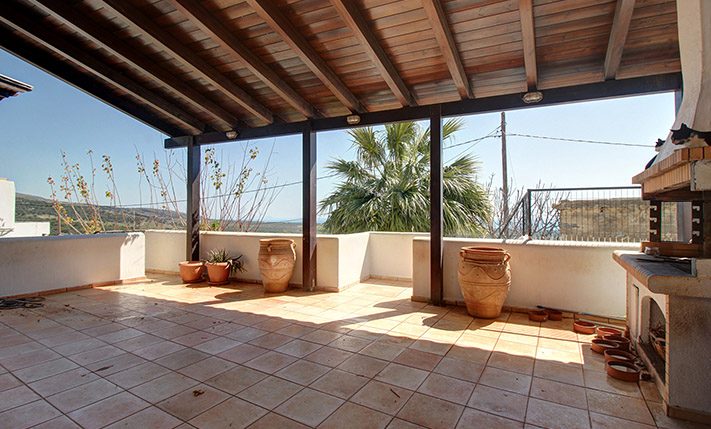 UNOBSTRUCTED SEA VIEWS & AMPLE SPACES
