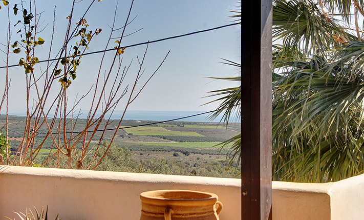 UNOBSTRUCTED SEA VIEWS & AMPLE SPACES