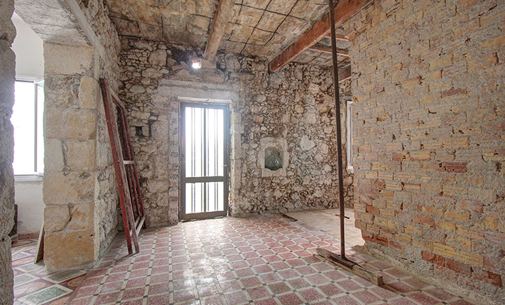 SEMI-CONVERTED WITH A HIGH POTENTIAL