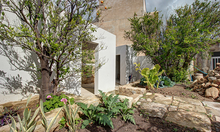 SEMI-CONVERTED WITH A HIGH POTENTIAL