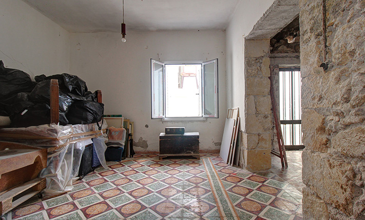 SEMI-CONVERTED WITH A HIGH POTENTIAL