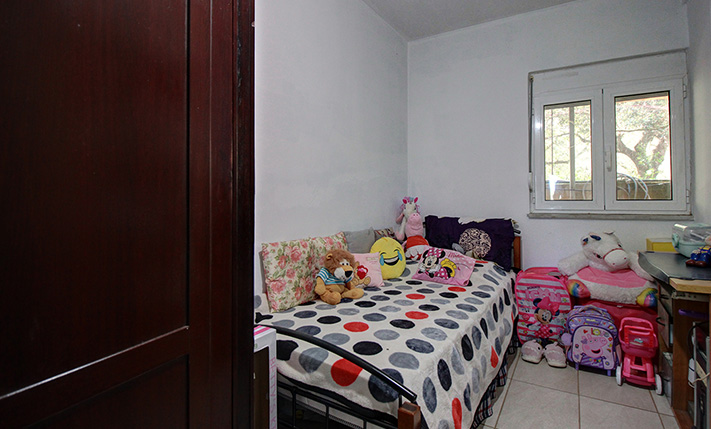 GROUND-LEVEL FAMILY APARTMENT WITH SEA VIEWS