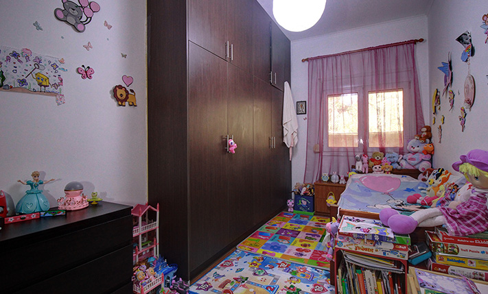 GROUND-LEVEL FAMILY APARTMENT WITH SEA VIEWS