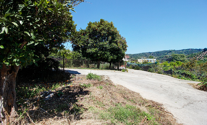 1-LEVEL STONE BUILDING IN VOUKOLIES TOWN CENTER