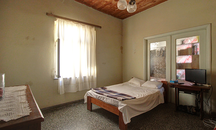 2-UNIT BUILDING ON A LARGE PLOT IN THE CENTRE