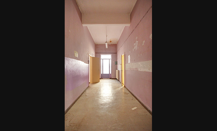 2-UNIT BUILDING ON A LARGE PLOT IN THE CENTRE