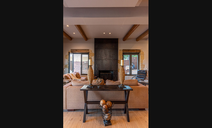 PRIVACY & LUXURY CLOSE TO AMENITIES