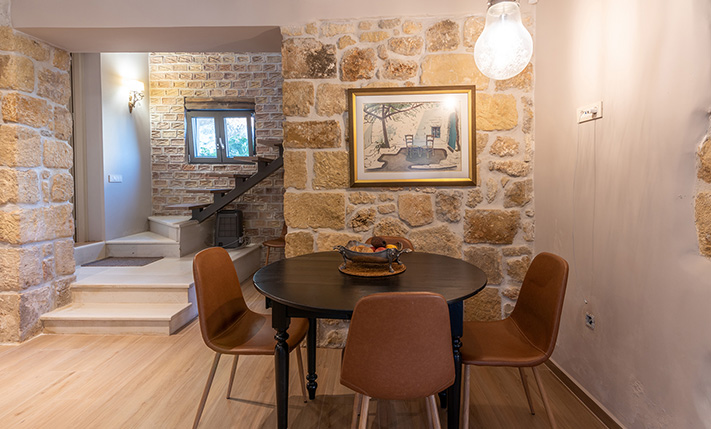 PRIVACY & LUXURY CLOSE TO AMENITIES