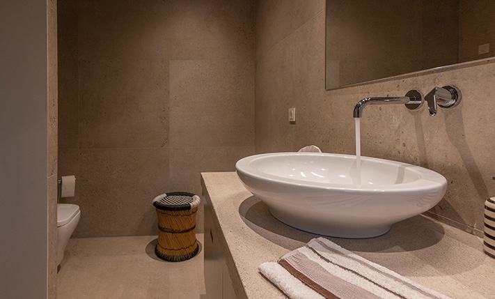 PRIVACY & LUXURY CLOSE TO AMENITIES