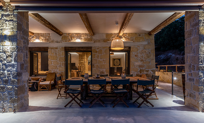 PRIVACY & LUXURY CLOSE TO AMENITIES