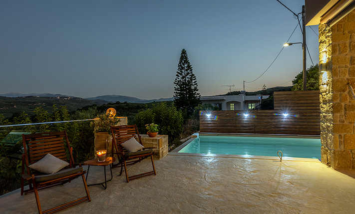 PRIVACY & LUXURY CLOSE TO AMENITIES