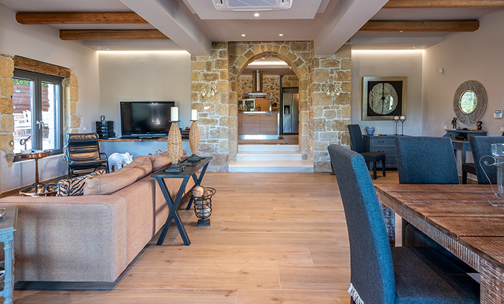 PRIVACY & LUXURY CLOSE TO AMENITIES