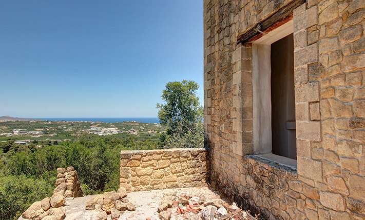 UNFINISHED VILLA WITH VIEWS OVER THE CITY