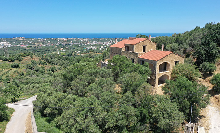UNFINISHED VILLA WITH VIEWS OVER THE CITY