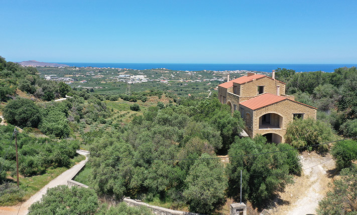 UNFINISHED VILLA WITH VIEWS OVER THE CITY