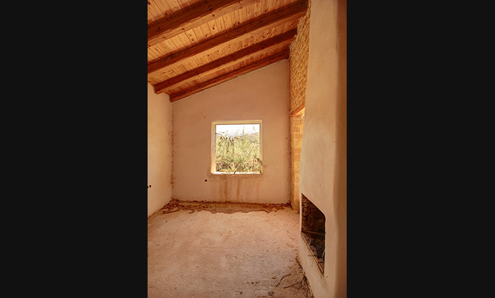UNFINISHED VILLA WITH VIEWS OVER THE CITY