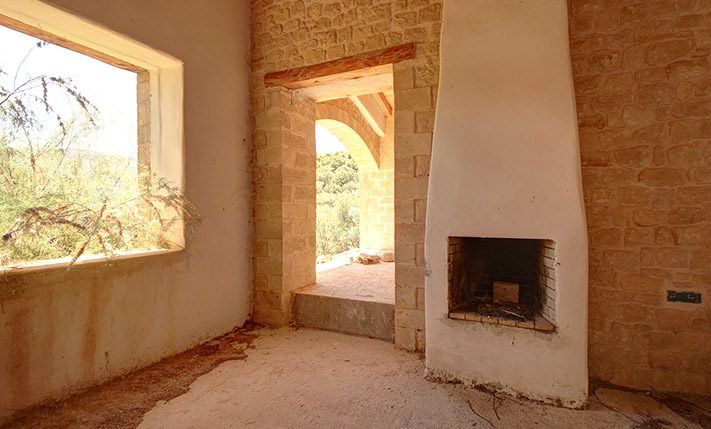UNFINISHED VILLA WITH VIEWS OVER THE CITY