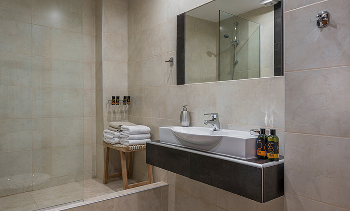 LUXURIOUS INVESTMENT NEAR KOLIMBARI & THE SEA